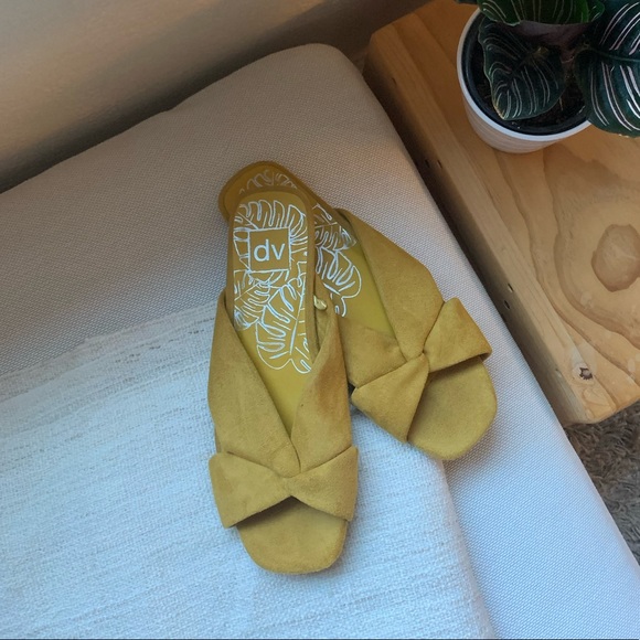 DV by Dolce Vita Slides - Picture 1 of 5